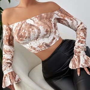 graphic print crop long sleeve